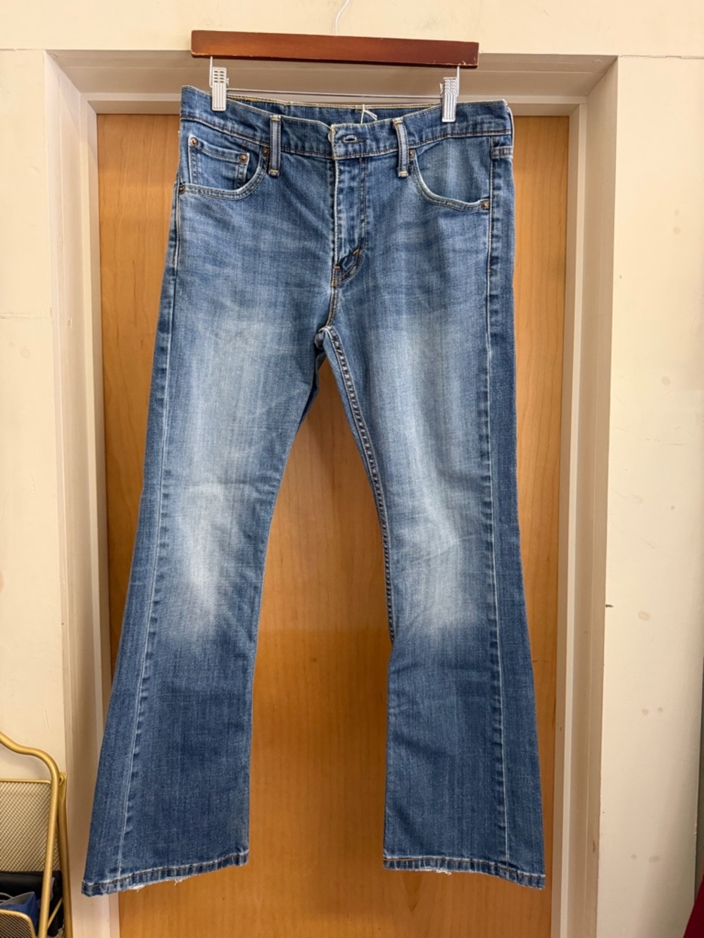 Levi’s Women’s Bootcut Jeans Medium Wash Blue - Stretchy. Size: 32